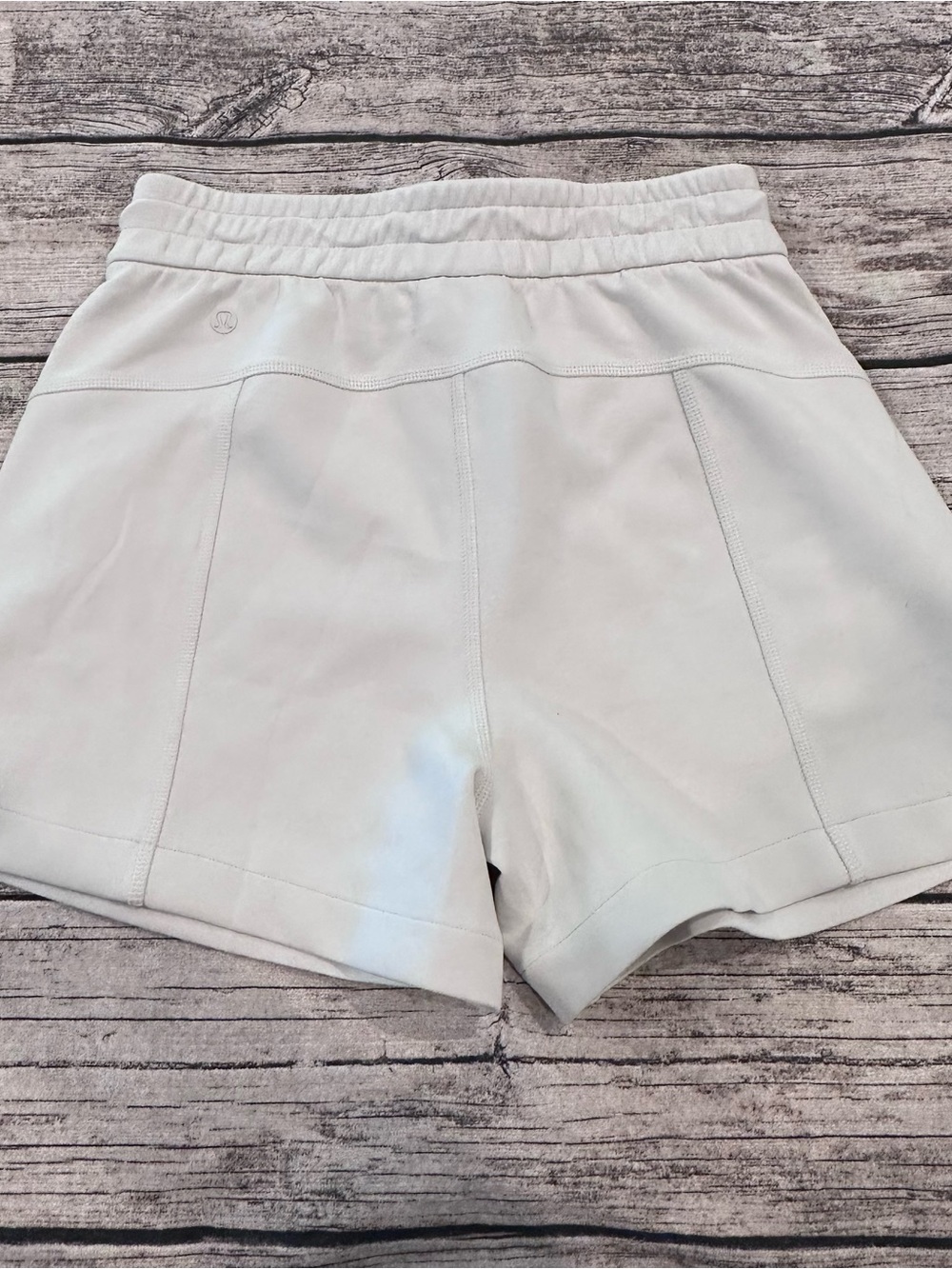 Lululemon Softstreme High-Rise Short, 4" in Bone Size 4 - Picture 8 of 9